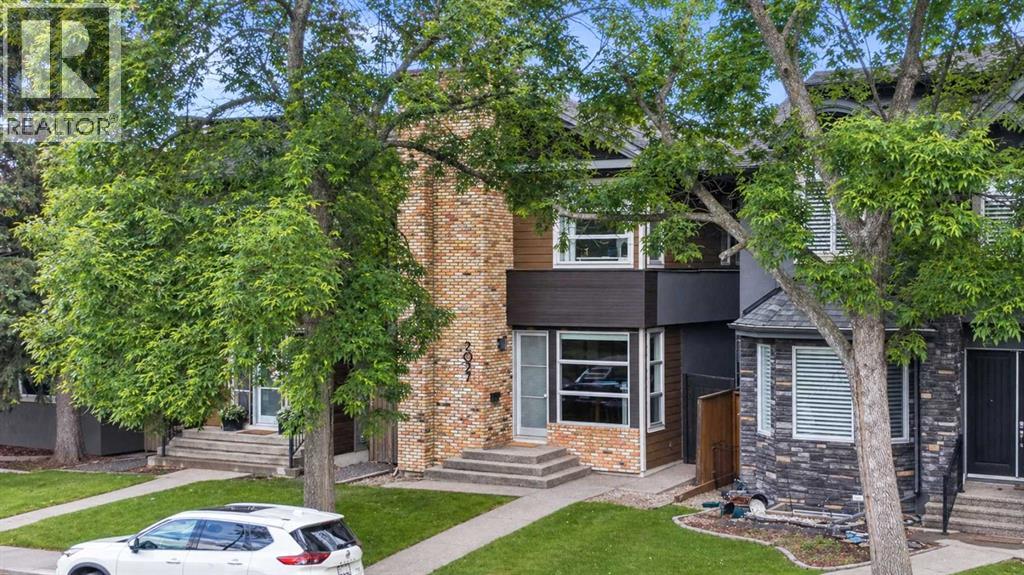 House for Sale in 2027 42 Avenue SW|Calgary, Alberta T2T2M8