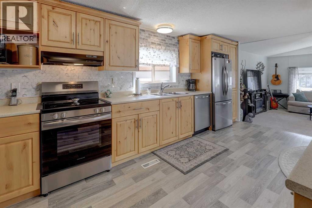 Mobile Home for Sale in 256 Burroughs Circle NE|Calgary, Alberta T1Y6K3 3