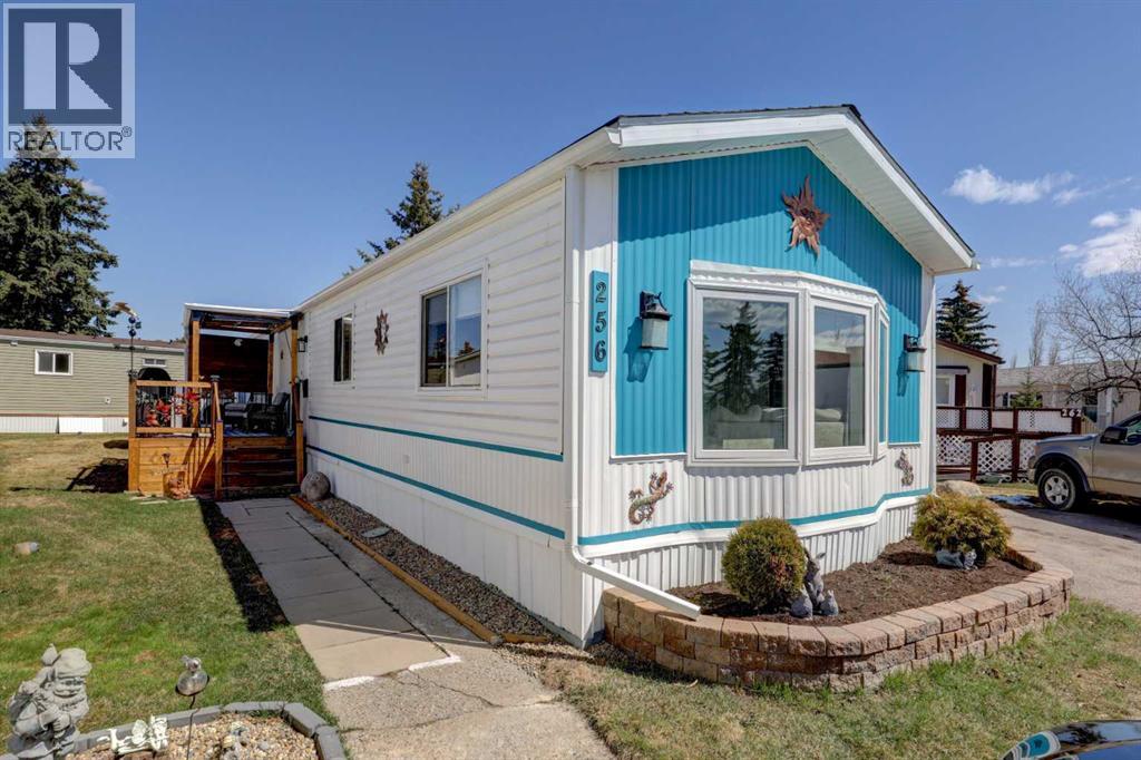 Mobile Home for Sale in 256 Burroughs Circle NE|Calgary, Alberta T1Y6K3 2