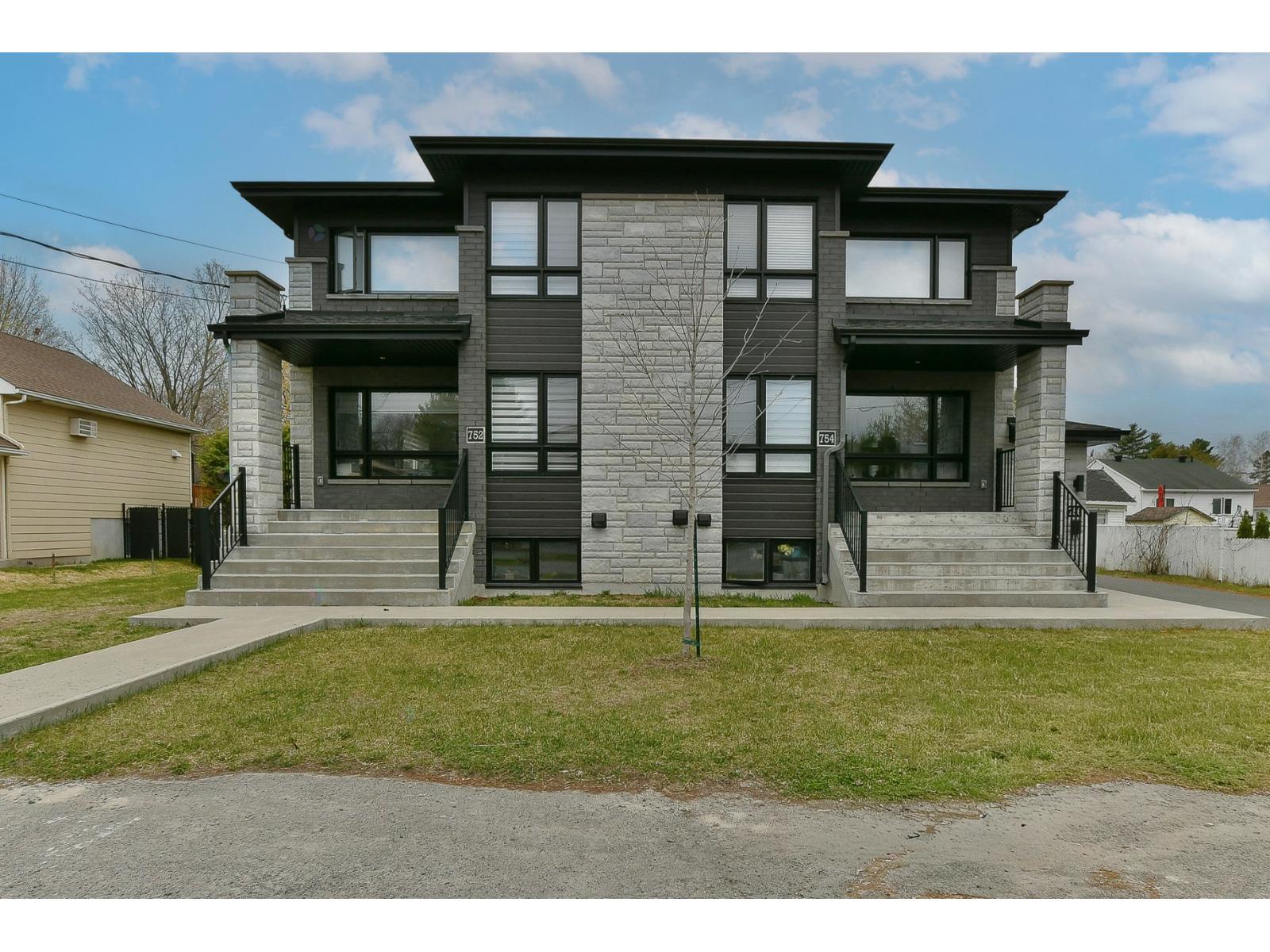 For sale: 752-756 3e Avenue, Laval (Fabreville), Quebec H7R4J7 ...