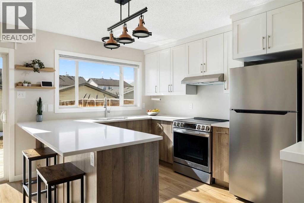 Duplex for Sale in 9 Elgin Mews SE|Calgary, Alberta T2Z4J9