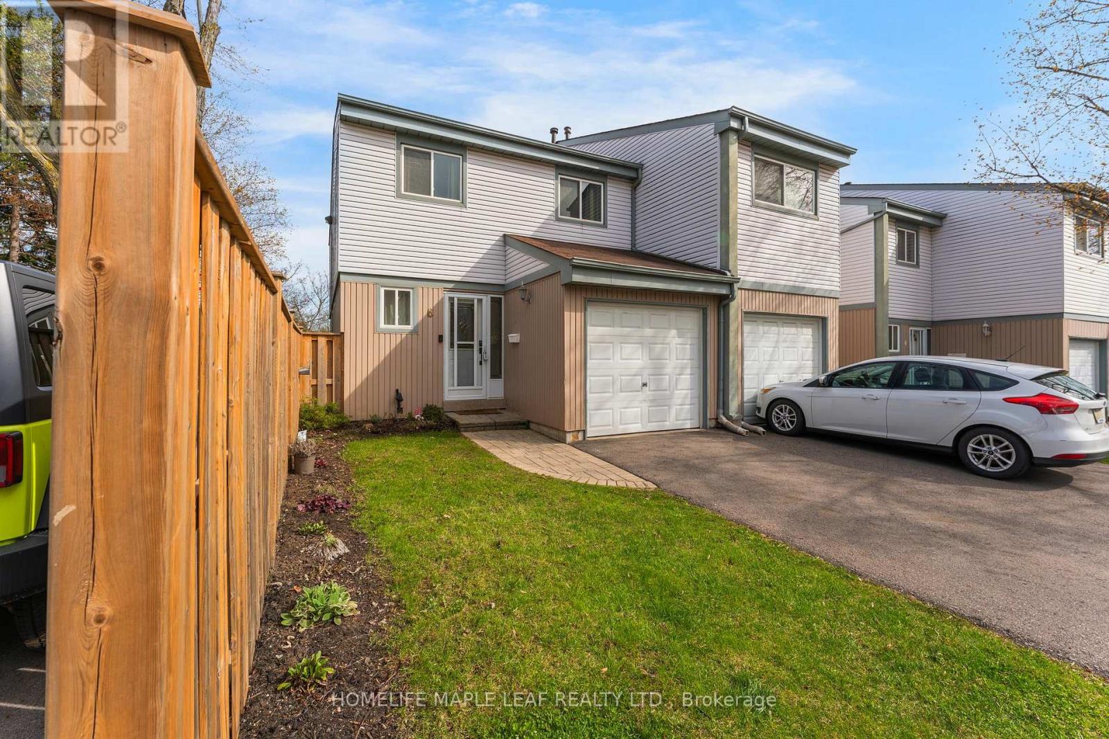 Row / Townhouse for Sale in 6 - 121 FALCONER DRIVE|Mississauga (Streetsville), Ontario L5N2K8 2