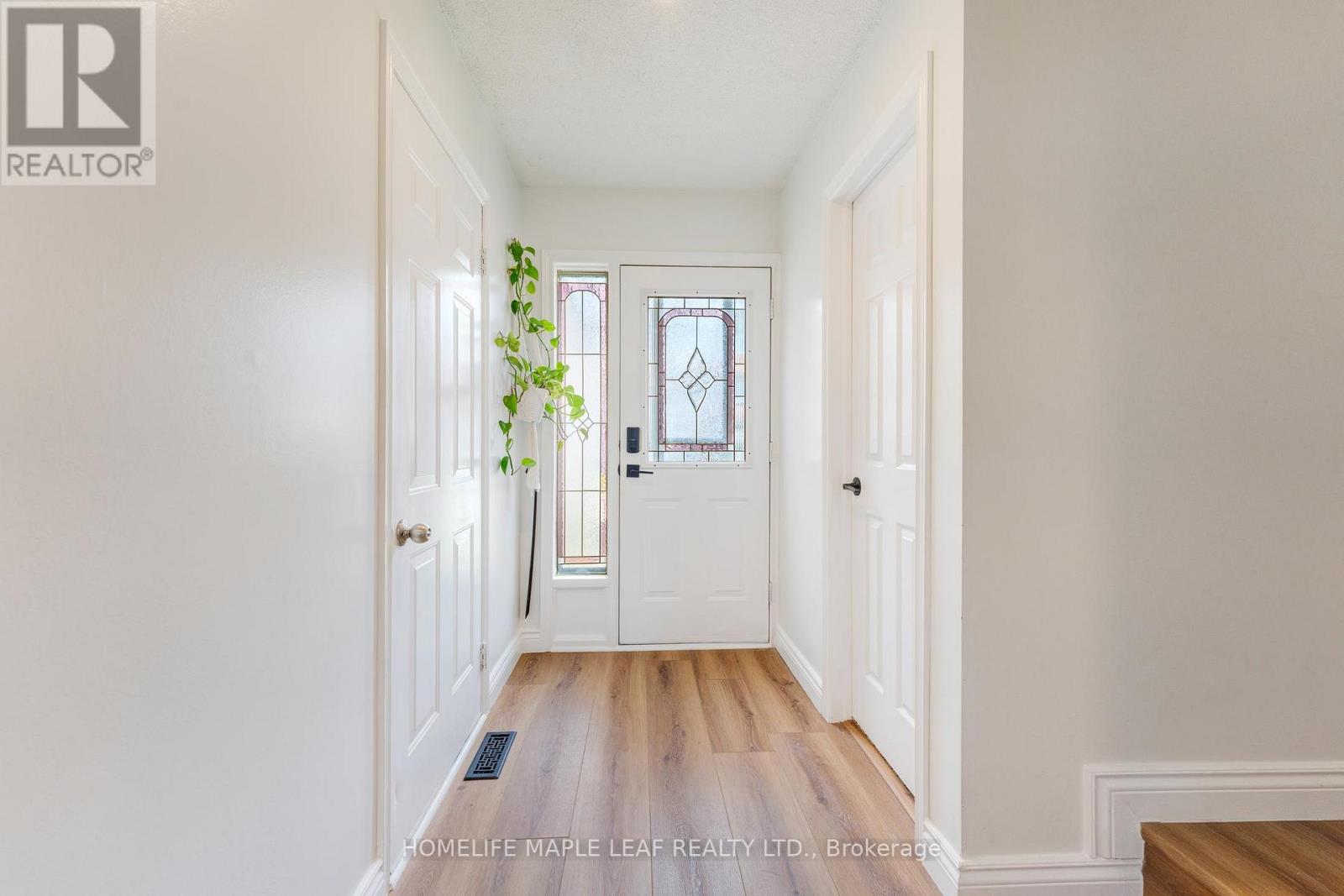 Row / Townhouse for Sale in 6 - 121 FALCONER DRIVE|Mississauga (Streetsville), Ontario L5N2K8 4