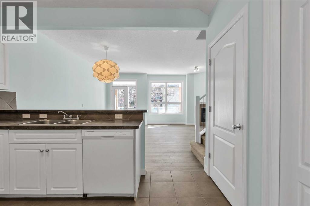 Row / Townhouse for Sale in 34 Royal Manor NW|Calgary, Alberta T3G5T7 5