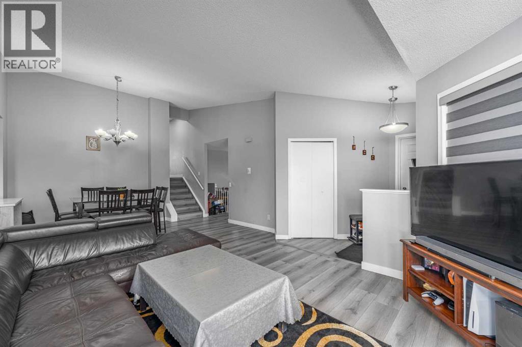 House for Sale in 14 Coral Sands Place NE|Calgary, Alberta T3J3J3 5