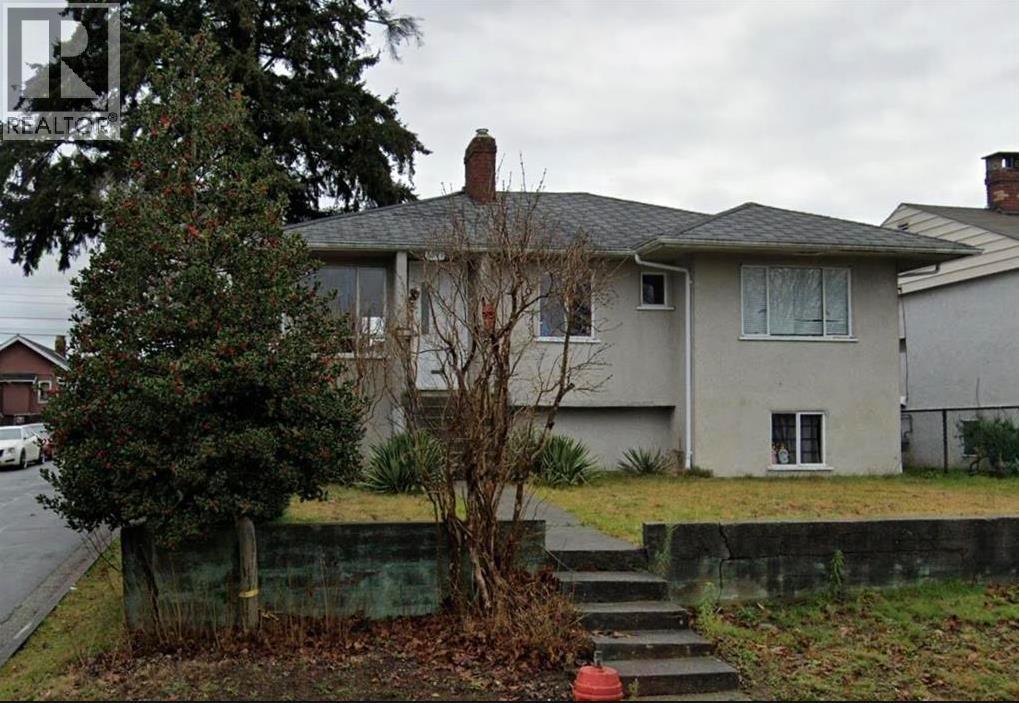3507 MONMOUTH AVENUE|Vancouver, British Columbia V5R5S1