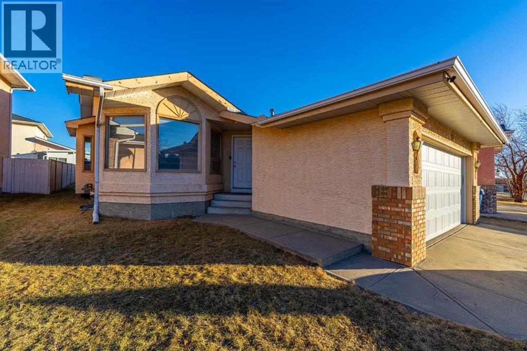 House for Sale in 14 Coral Sands Place NE|Calgary, Alberta T3J3J3 2