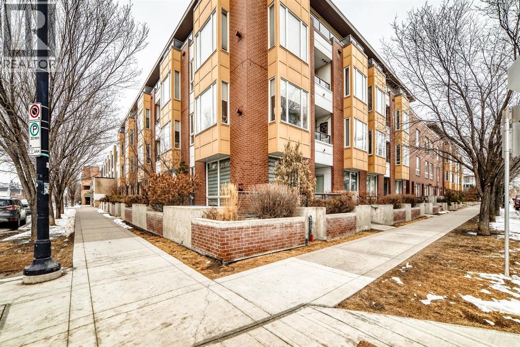 Apartment for Sale in 404, 1000 Centre Avenue NE|Calgary, Alberta T2E9C4
