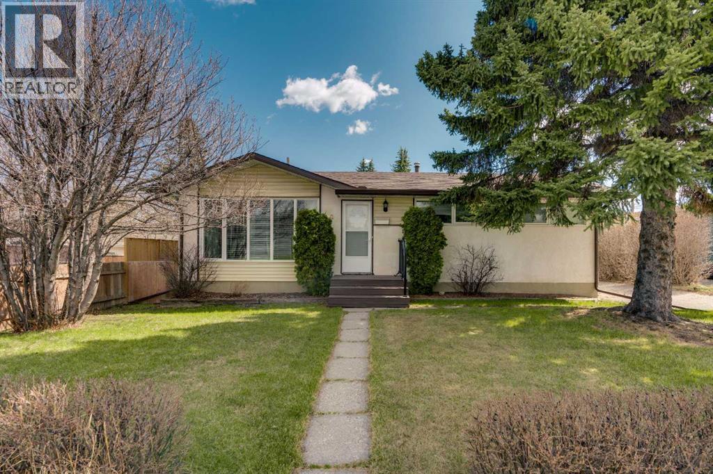 House for Sale in 212 Westwood Drive SW|Calgary, Alberta T3C2W3