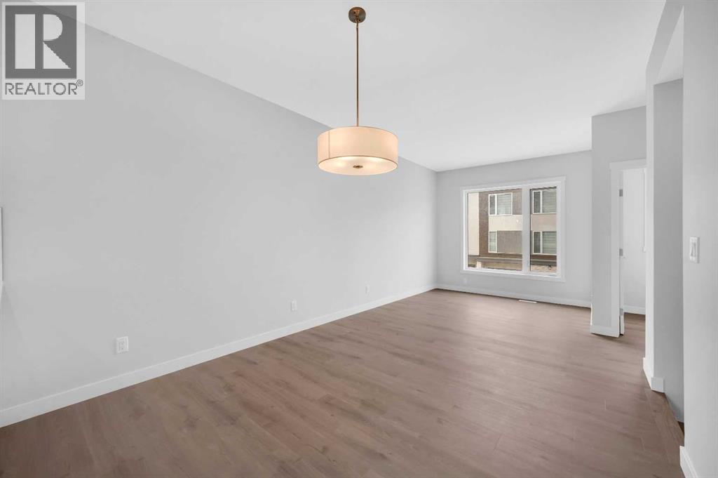 Row / Townhouse for Sale in 305 Shawnee Square SW|Calgary, Alberta T2Y0W4 5