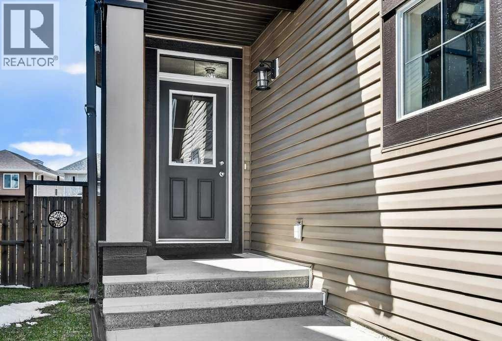 House for Sale in 19 Auburn Crest Manor SE|Calgary, Alberta T3M1T7 2