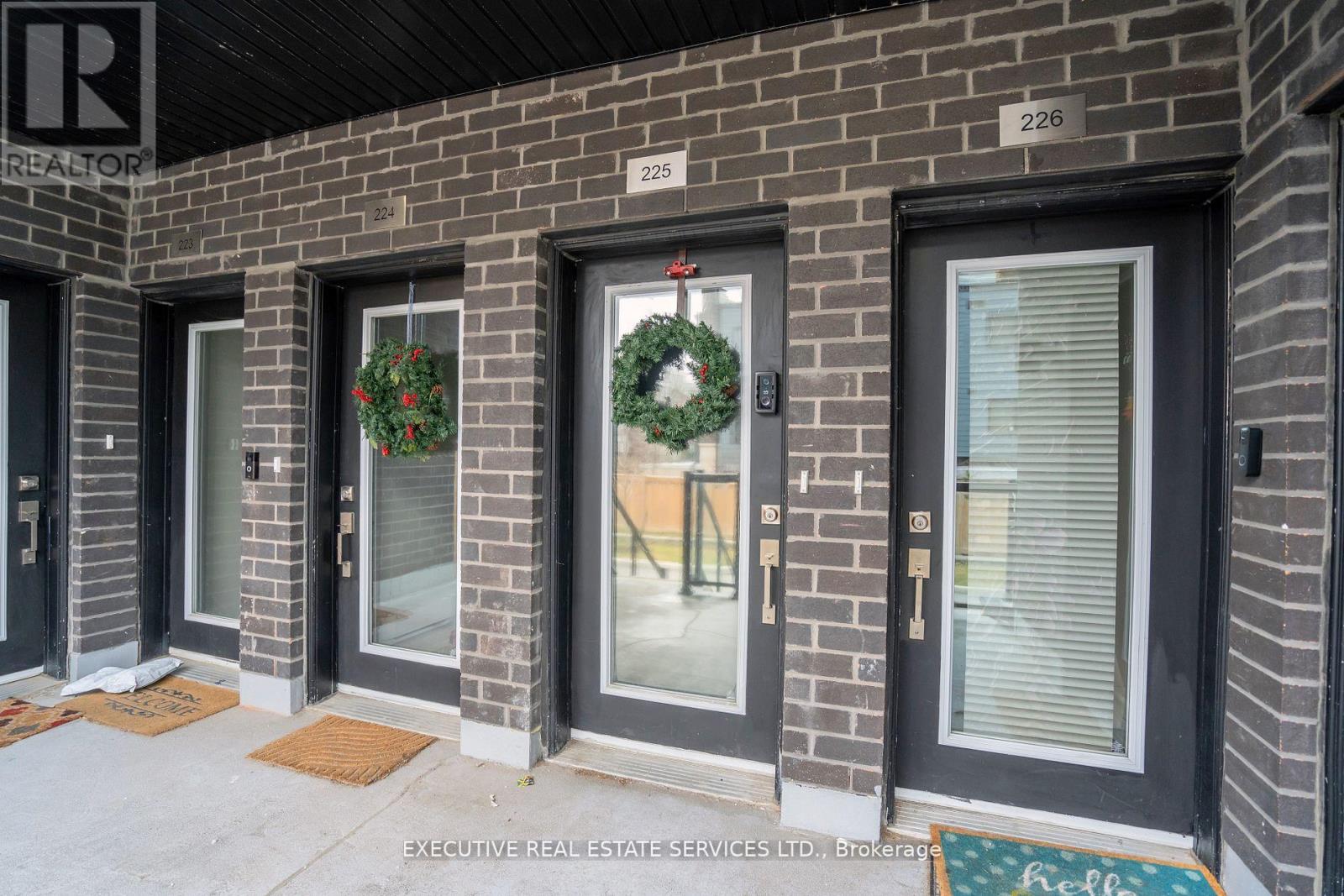 Row / Townhouse for Sale in 226 - 1145 JOURNEYMAN LANE|Mississauga (Clarkson), Ontario L5J0B5 3