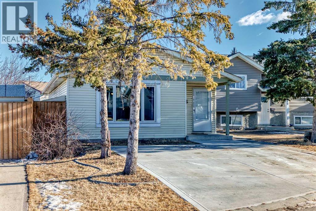 House for Sale in 63 Falshire Place NE|Calgary, Alberta T3J2C6 3