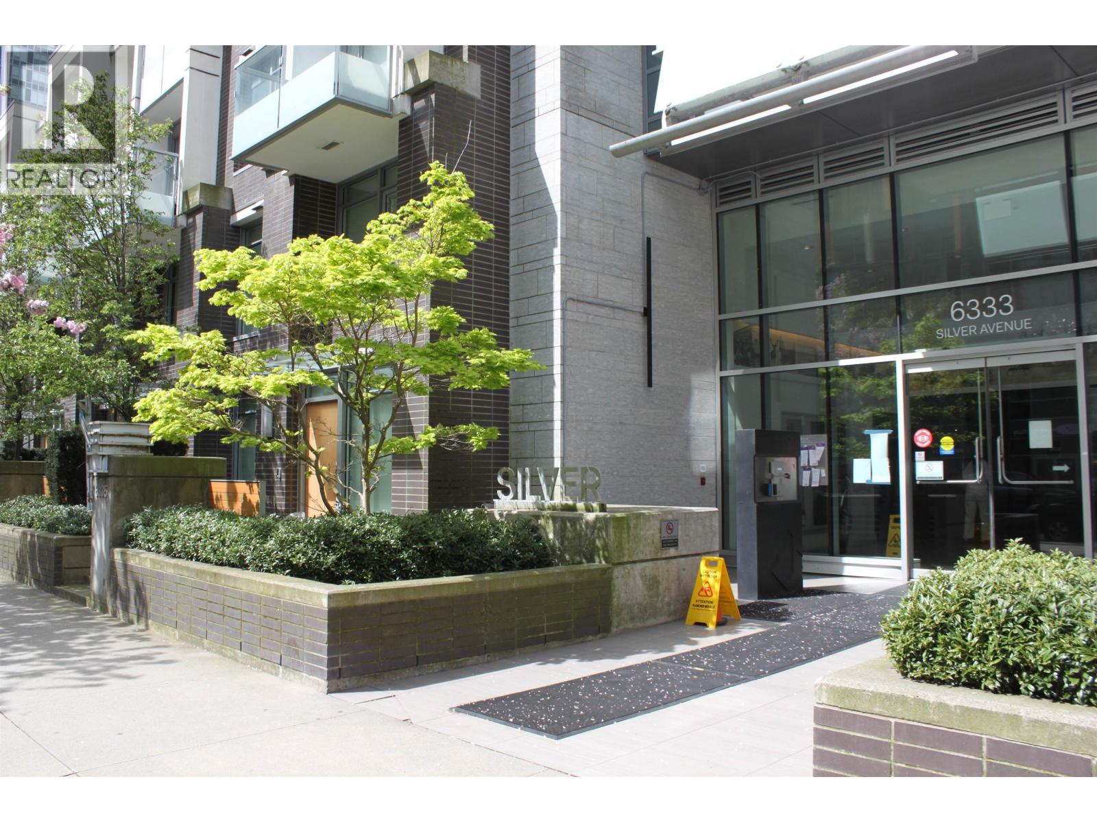 403 6333 SILVER AVENUE|Burnaby, British Columbia V5H0C3
