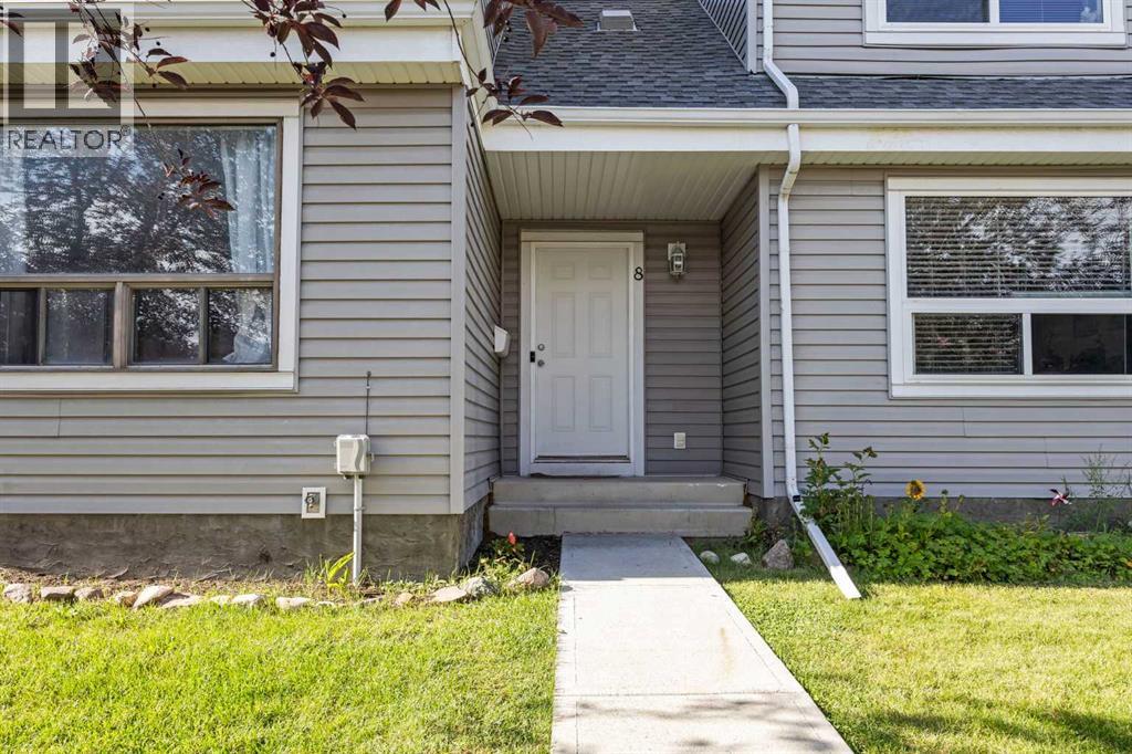 Row / Townhouse for Sale in 8, 4360 58 Street NE|Calgary, Alberta T1Y4S4 2