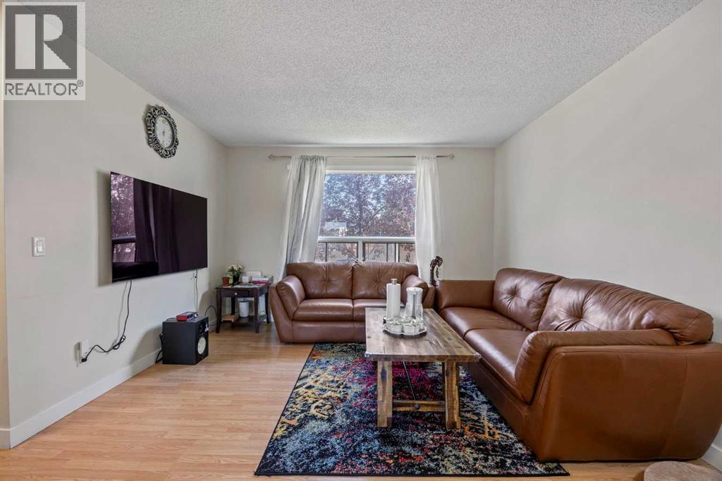 Row / Townhouse for Sale in 8, 4360 58 Street NE|Calgary, Alberta T1Y4S4 5