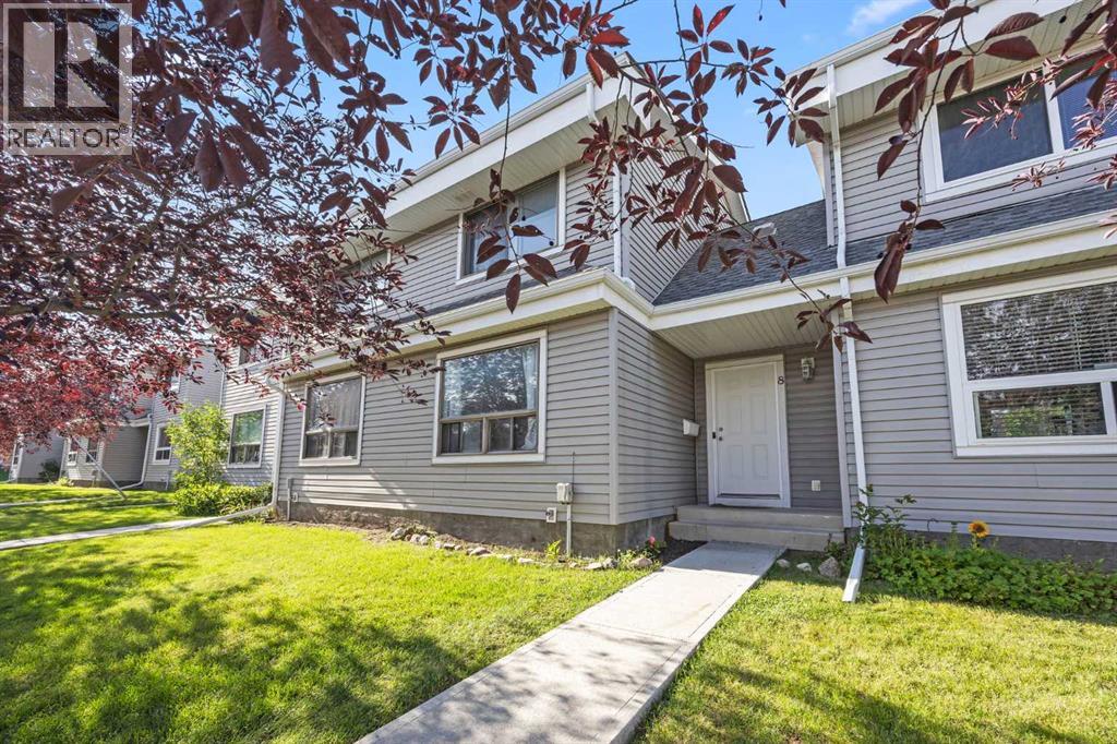 Row / Townhouse for Sale in 8, 4360 58 Street NE|Calgary, Alberta T1Y4S4 3