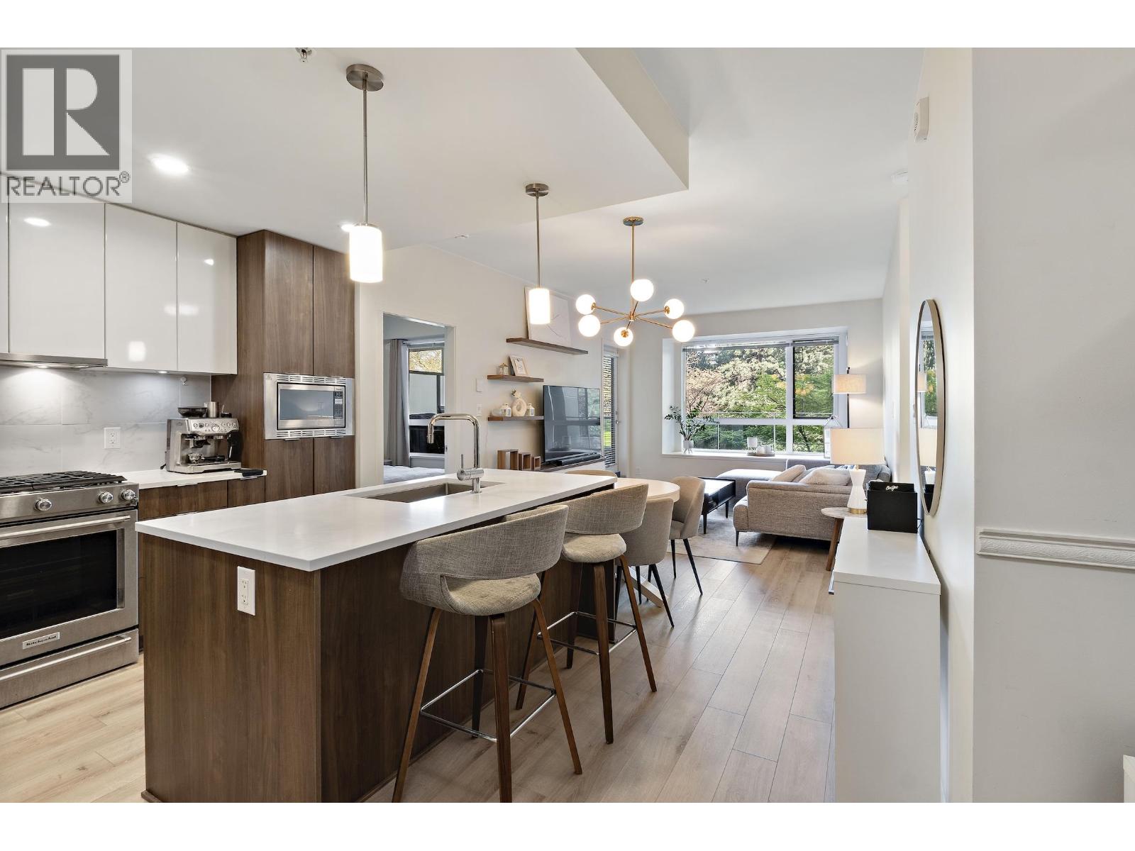 214 2188 MADISON AVENUE|Burnaby, British Columbia V5C0J8