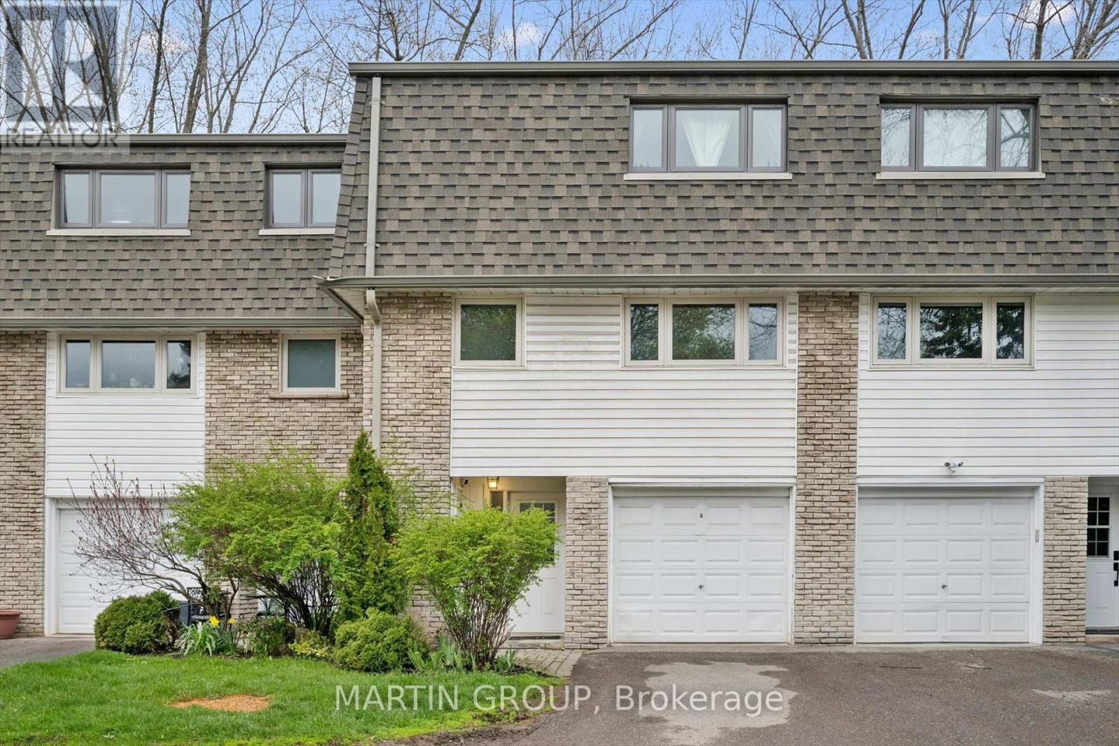 Row / Townhouse for Sale in 2 - 1270 GAINSBOROUGH DRIVE|Oakville (FA Falgarwood), Ontario L6H2L2