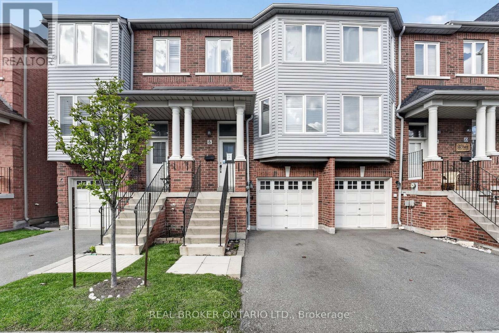 Row / Townhouse for Sale in 8 - 5985 CREDITVIEW ROAD|Mississauga (East Credit), Ontario L5V2M9