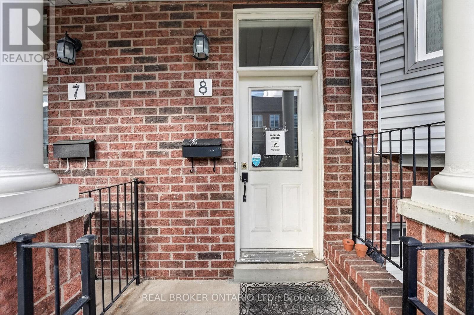 Row / Townhouse for Sale in 8 - 5985 CREDITVIEW ROAD|Mississauga (East Credit), Ontario L5V2M9 3