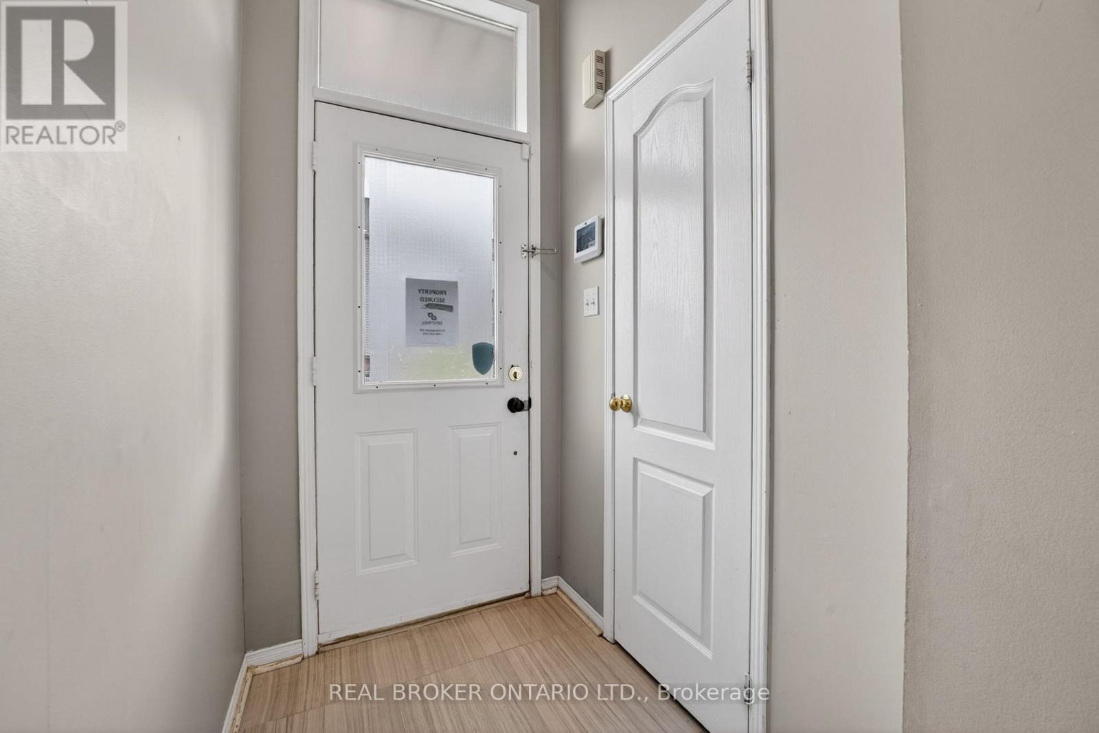 Row / Townhouse for Sale in 8 - 5985 CREDITVIEW ROAD|Mississauga (East Credit), Ontario L5V2M9 4