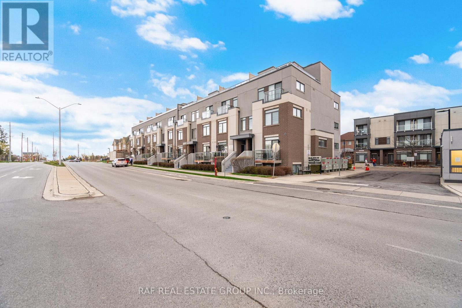 Row / Townhouse for Sale in 105 - 3058 SIXTH LINE|Oakville (GO Glenorchy), Ontario L6M1P8