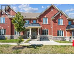 Row / Townhouse – 266 INSPIRE BOULEVARD, Brampton – photo 1