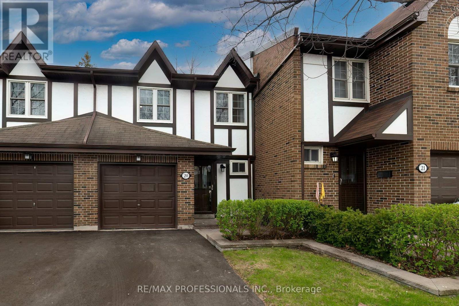 Row / Townhouse for Sale in 20 - 1951 RATHBURN ROAD E|Mississauga (Rathwood), Ontario L4W2N9