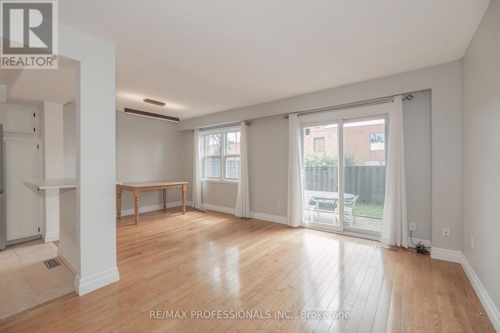 Row / Townhouse for Sale in 20 - 1951 RATHBURN ROAD E|Mississauga (Rathwood), Ontario L4W2N9 4