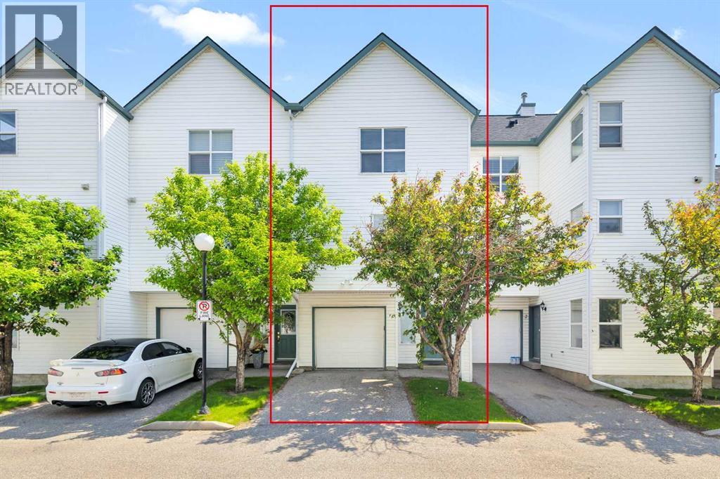 Row / Townhouse for Sale in 3, 200 Hidden Hills Terrace NW|Calgary, Alberta T3A6E8