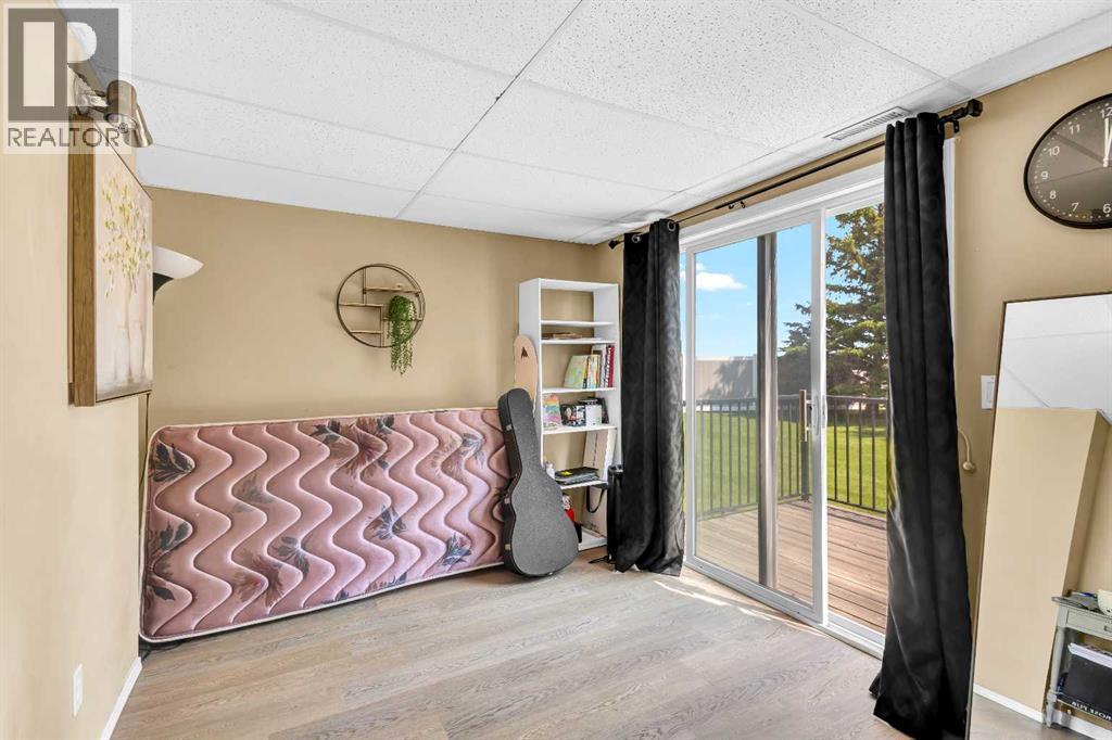 Row / Townhouse for Sale in 3, 200 Hidden Hills Terrace NW|Calgary, Alberta T3A6E8 4