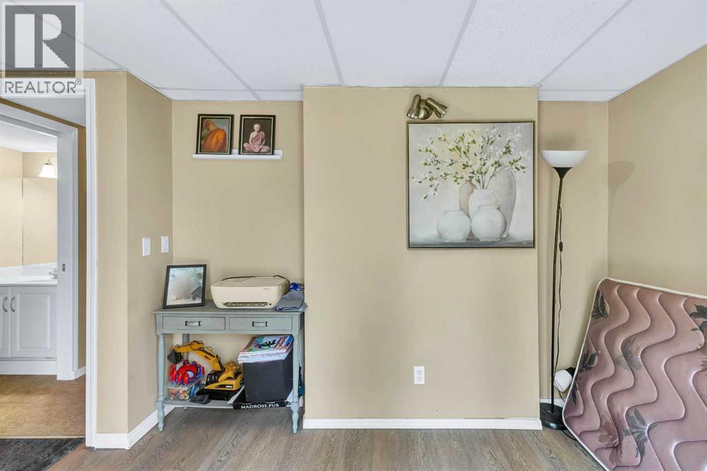 Row / Townhouse for Sale in 3, 200 Hidden Hills Terrace NW|Calgary, Alberta T3A6E8 5