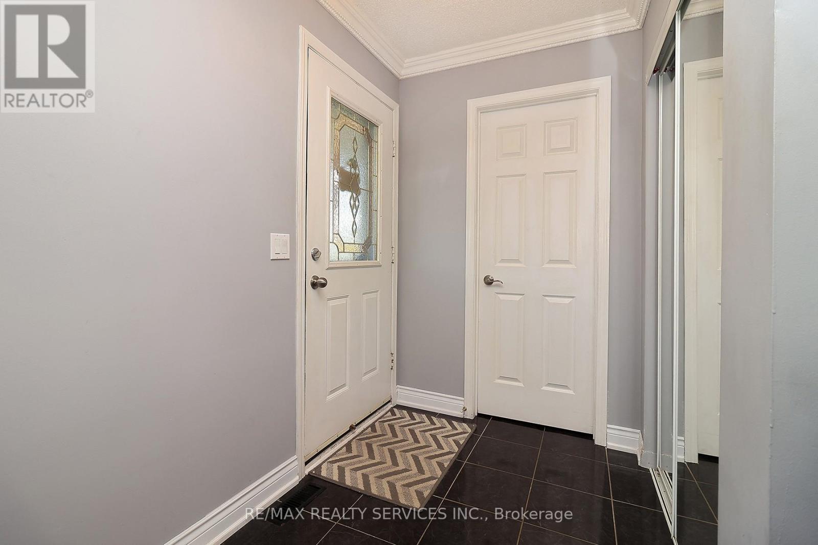 Row / Townhouse for Sale in 15 - 2088 LEANNE BOULEVARD|Mississauga (Sheridan), Ontario L5K2S7 2