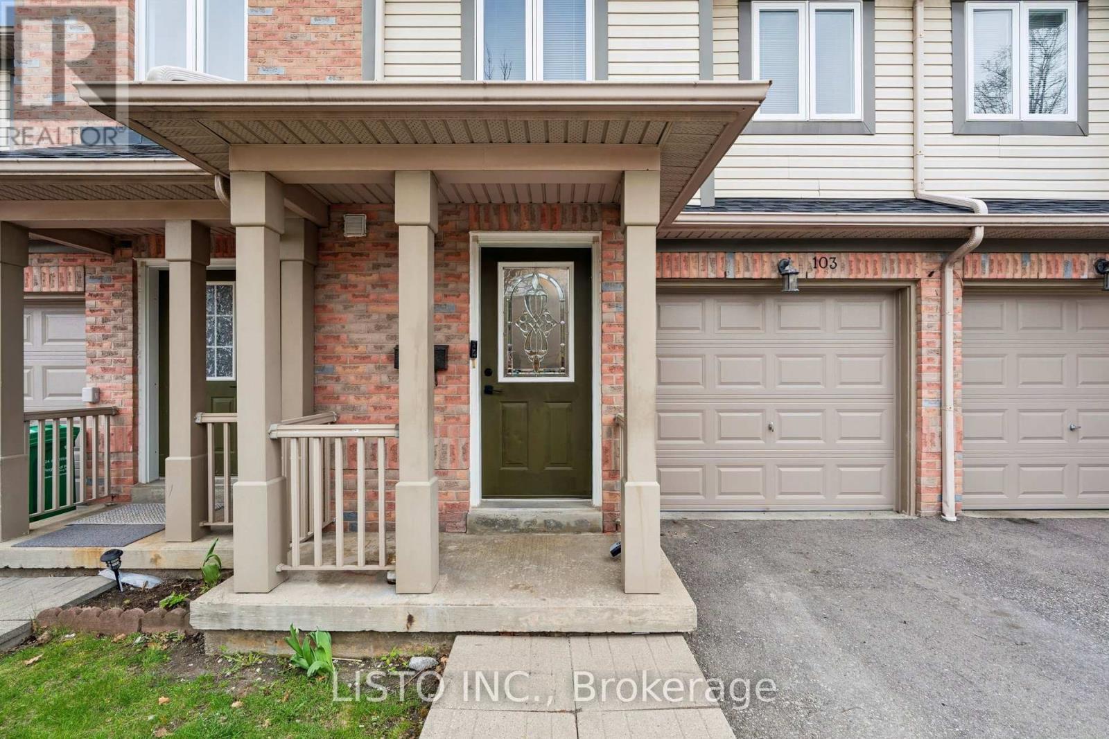 Row / Townhouse for Sale in 103 - 5255 GUILDWOOD WAY|Mississauga (Hurontario), Ontario L5R4A9 2
