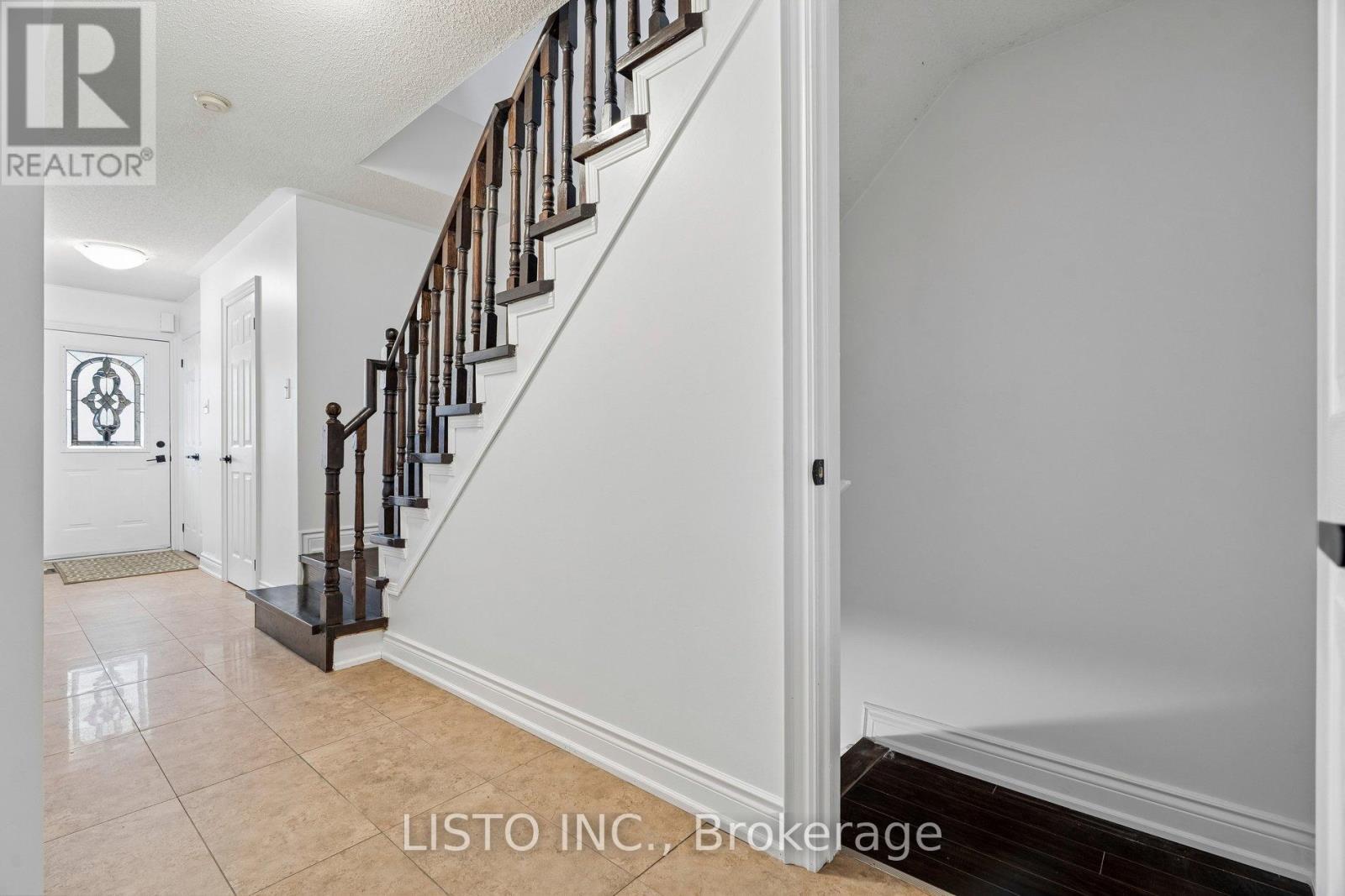 Row / Townhouse for Sale in 103 - 5255 GUILDWOOD WAY|Mississauga (Hurontario), Ontario L5R4A9 5