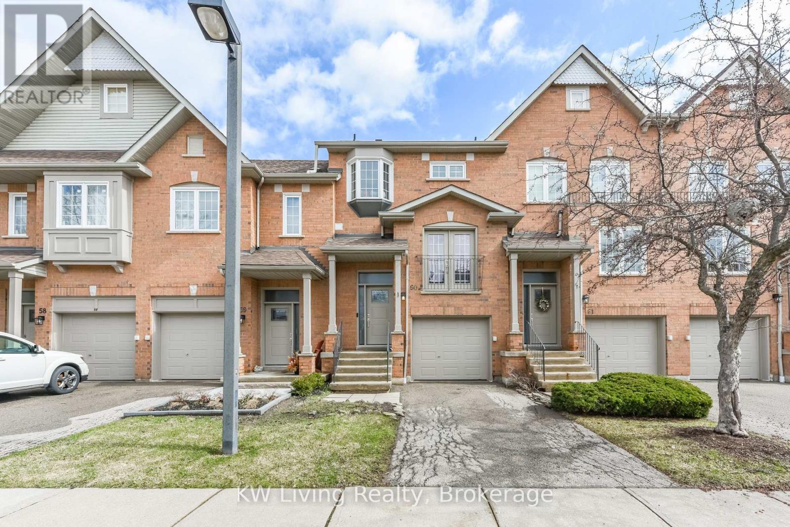 Row / Townhouse for Sale in 60 - 1588 SOUTH PARADE COURT|Mississauga (East Credit), Ontario L5M6E7