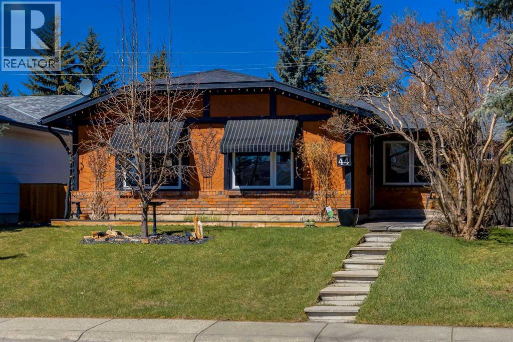 House for Sale in 44 Midglen Drive SE|Calgary, Alberta T2X1G7 3