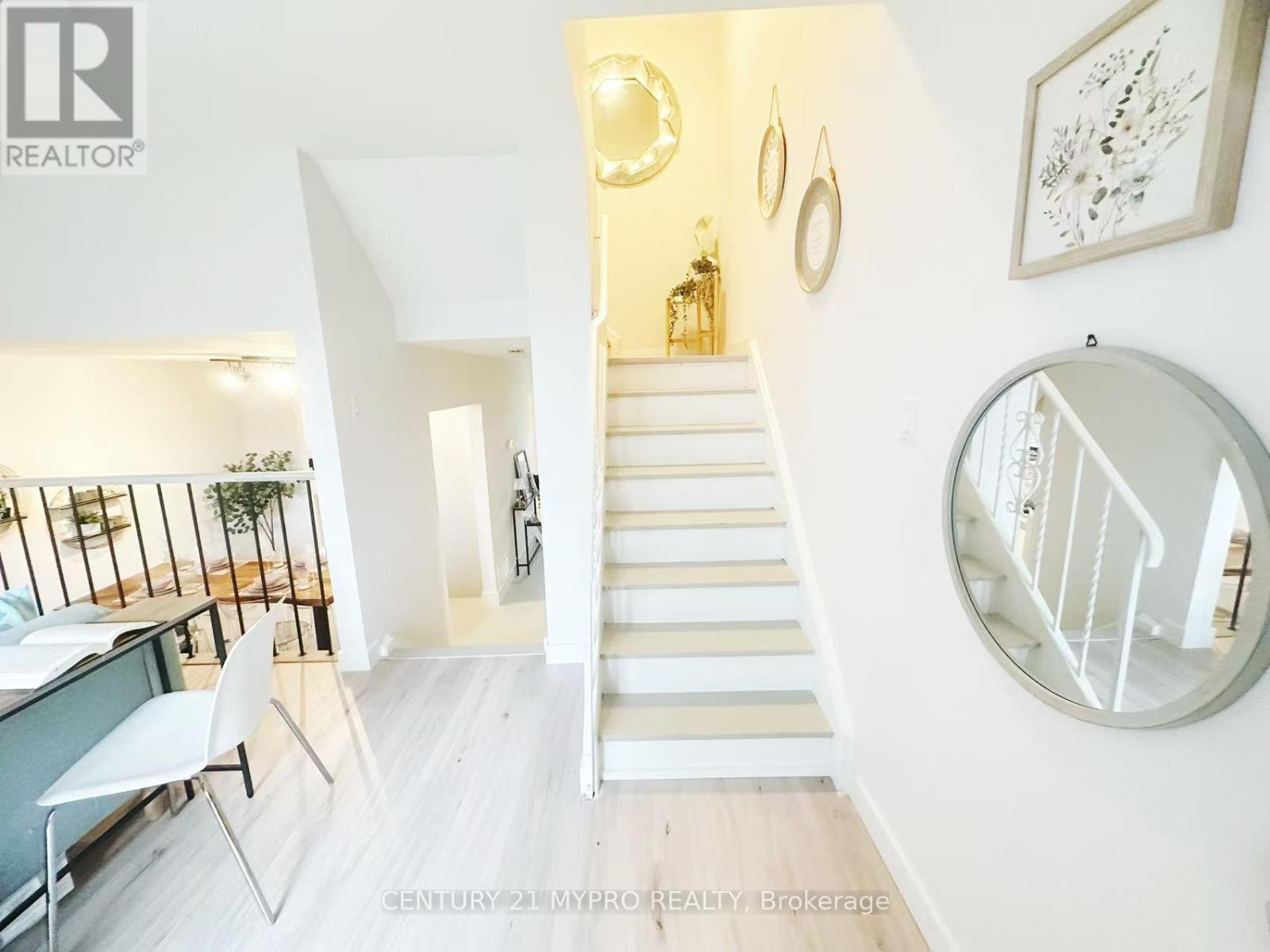 Row / Townhouse – 121 - 67 GODSTONE ROAD, Toronto – photo 4
