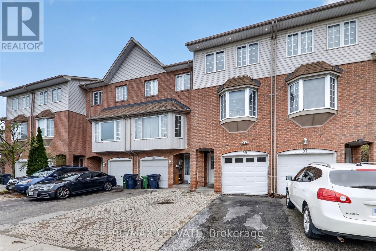 Row / Townhouse – 99 SUFI CRESCENT, Toronto – photo 2