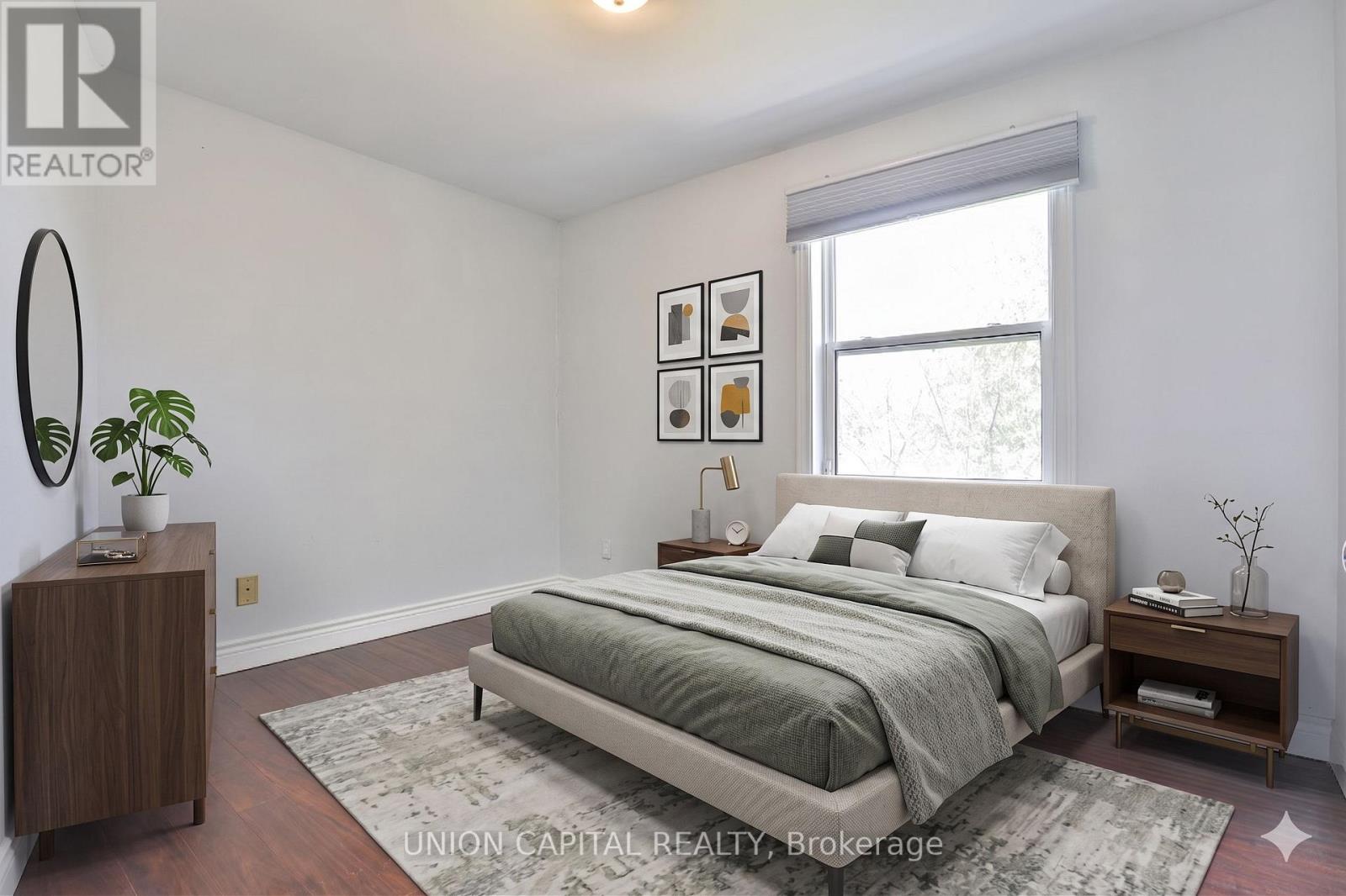 Row / Townhouse – 8 MALLINGHAM COURT, Toronto – photo 5