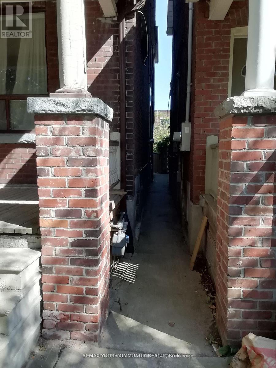 House – BSMT - 761 MARKHAM STREET, Toronto – photo 3