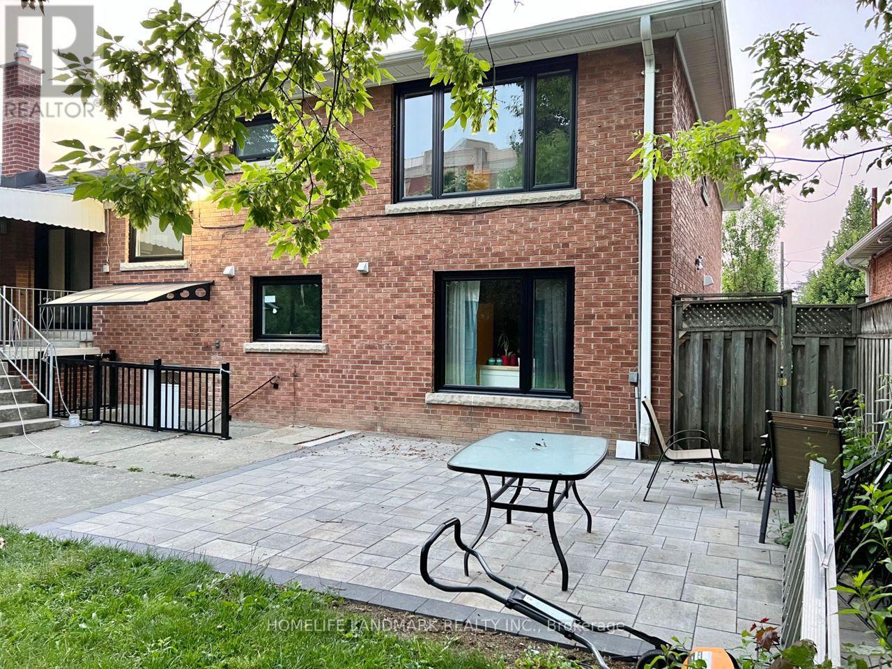 House – 159 COCKSFIELD AVENUE, Toronto – photo 2