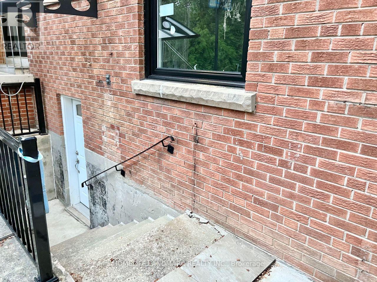House – 159 COCKSFIELD AVENUE, Toronto – photo 3