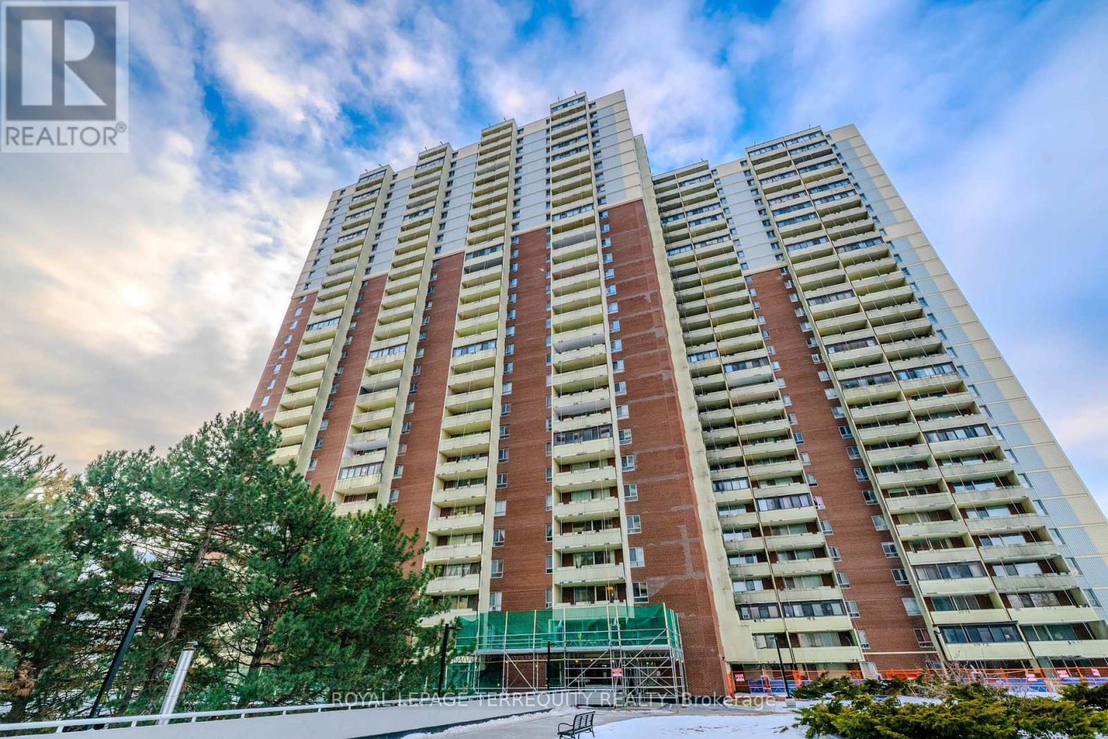 1703 - 1 MASSEY SQUARE