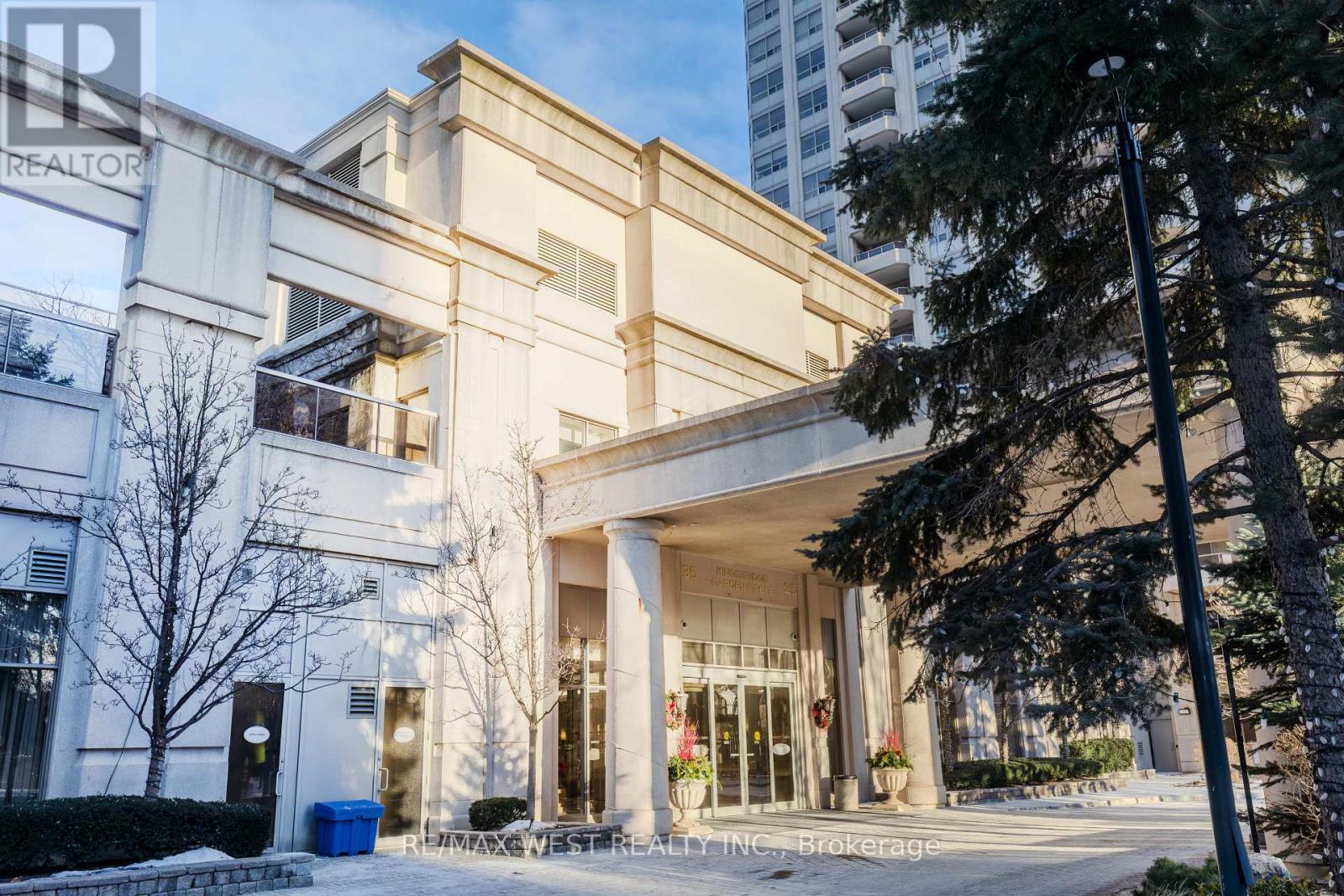 Apartment – 902 - 35 KINGSBRIDGE GARDEN CIRCLE, Mississauga – photo 2