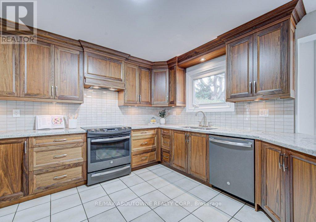 House – 3092 HICKLING COURT, Mississauga – photo 5