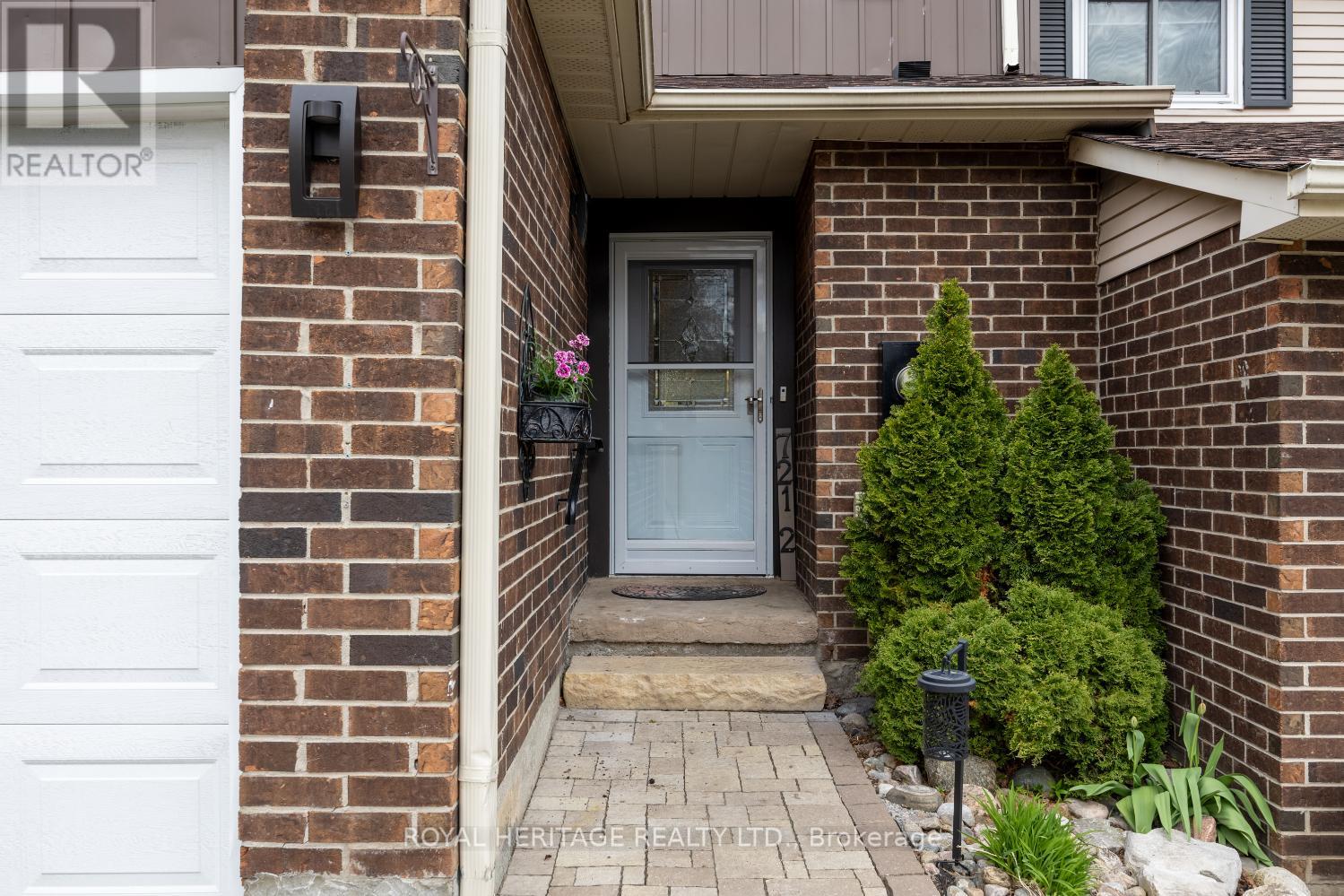 Row / Townhouse – 2 - 721 CRICKLEWOOD DRIVE, Oshawa – photo 4
