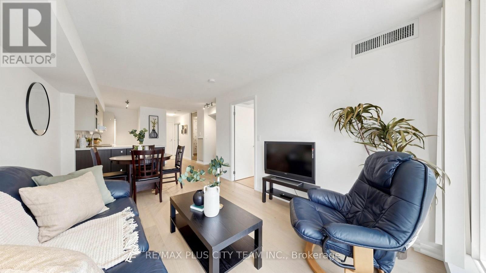 Apartment – 308 - 111 ELIZABETH STREET, Toronto – photo 4