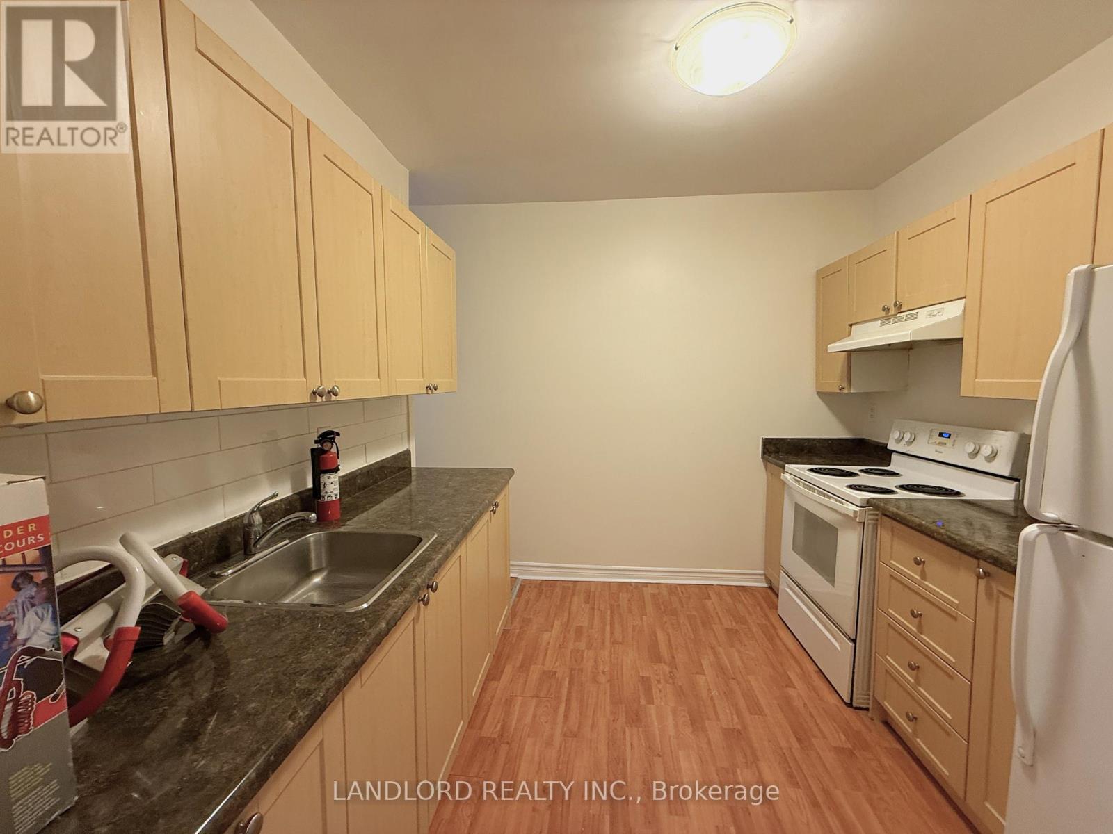 Duplex – 2 - 1 CLINTON STREET, Toronto – photo 2